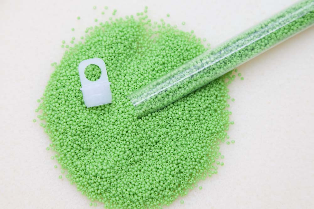 15SB180-CLR: CZ SB True Cut Pale Green 15/0 - 10 GM