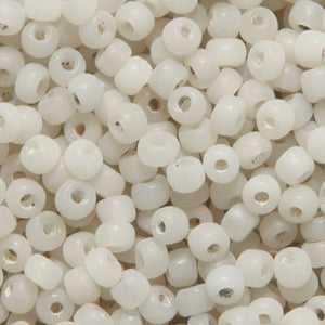 8SV210-UR: Vin VEN White Opal UNFIN #2 8/0 50GM