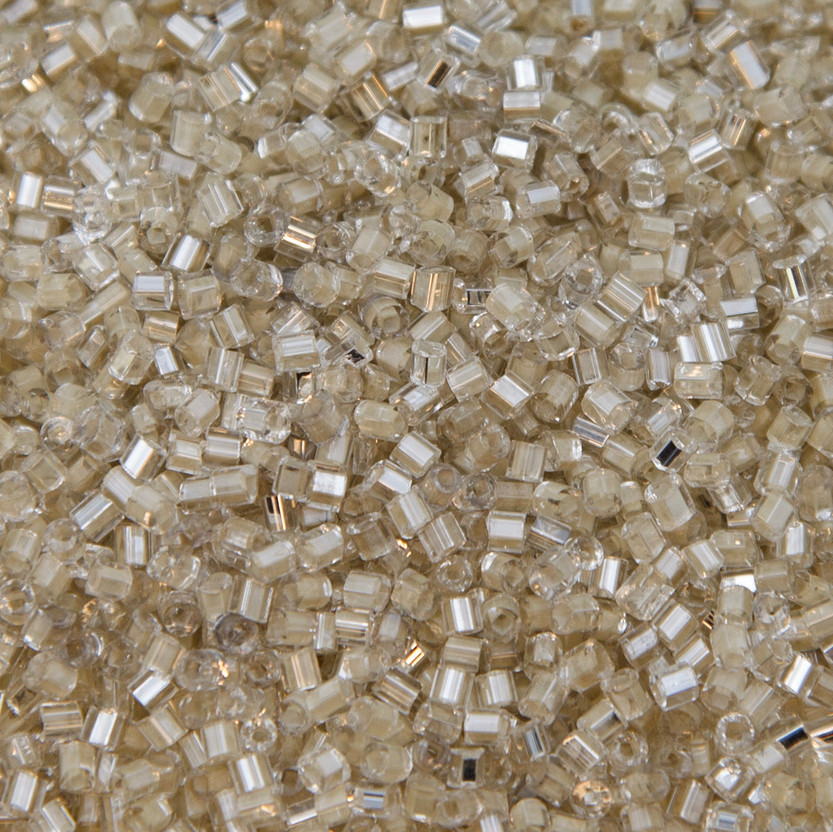 2SV6412-1Q: Vintage Venetian Bb Bright S.L. Sq Hole 2MM Avg