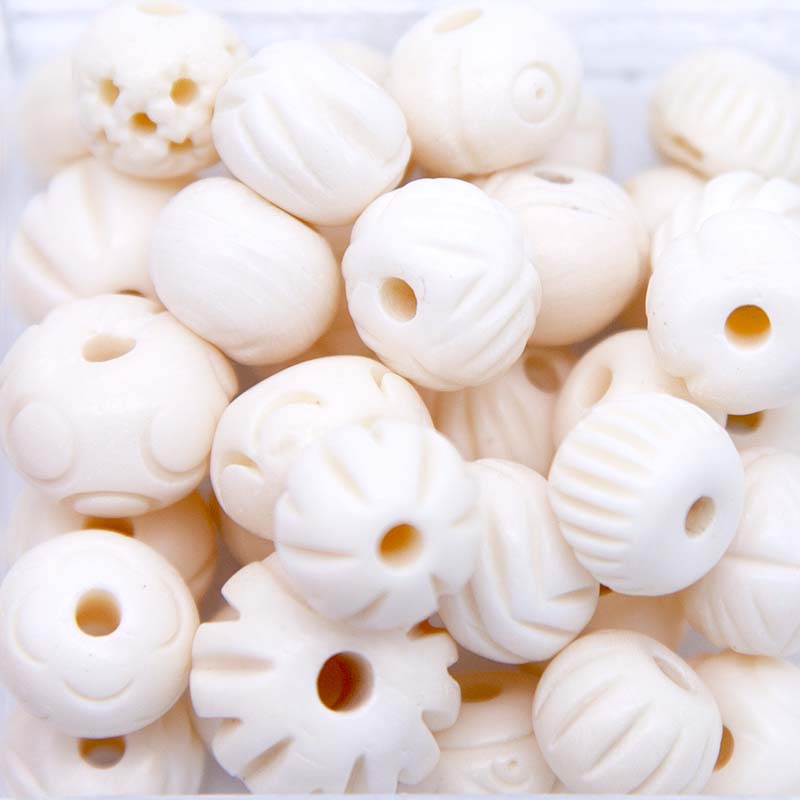 BN125-1CMX: Bone Round Carved Mix White 10-15mm 50 Grams