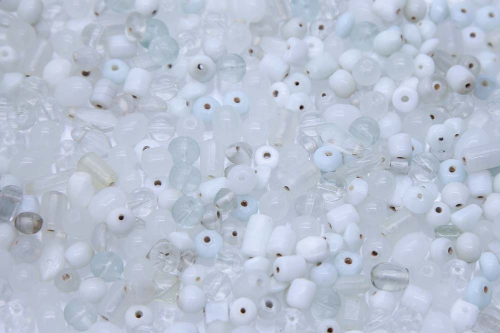 3VE512: India All Mixed Up Crystal and White 6 to 24mm - 200 Grams