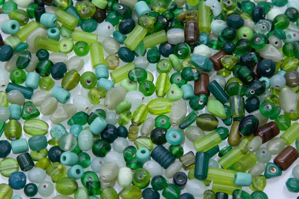 3VE584: India All Mixed Up Greens 6 to 24mm - 200 Grams