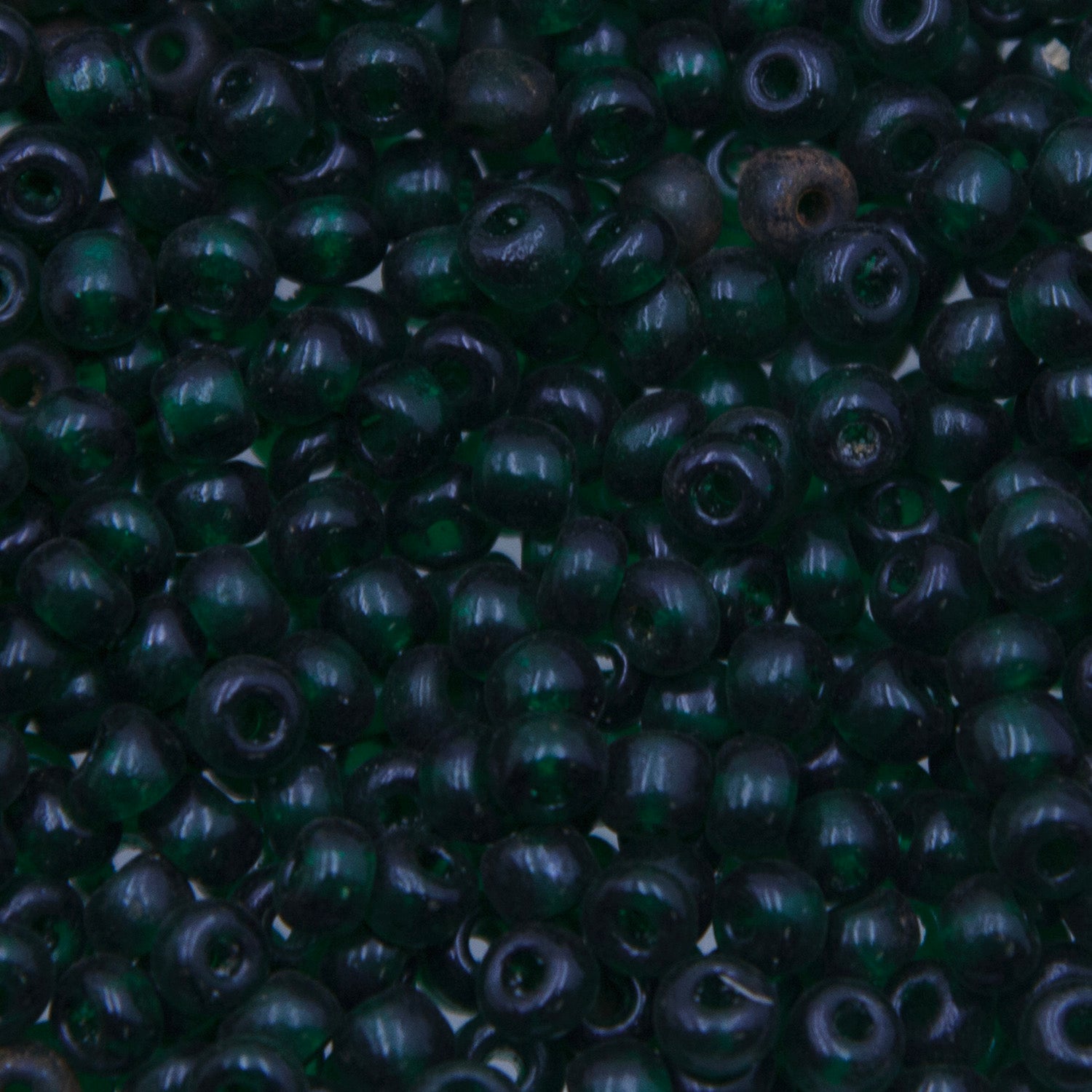 4SV100-18: Vintage Venetian Seed Bead Tr Very Dark Green 4/0