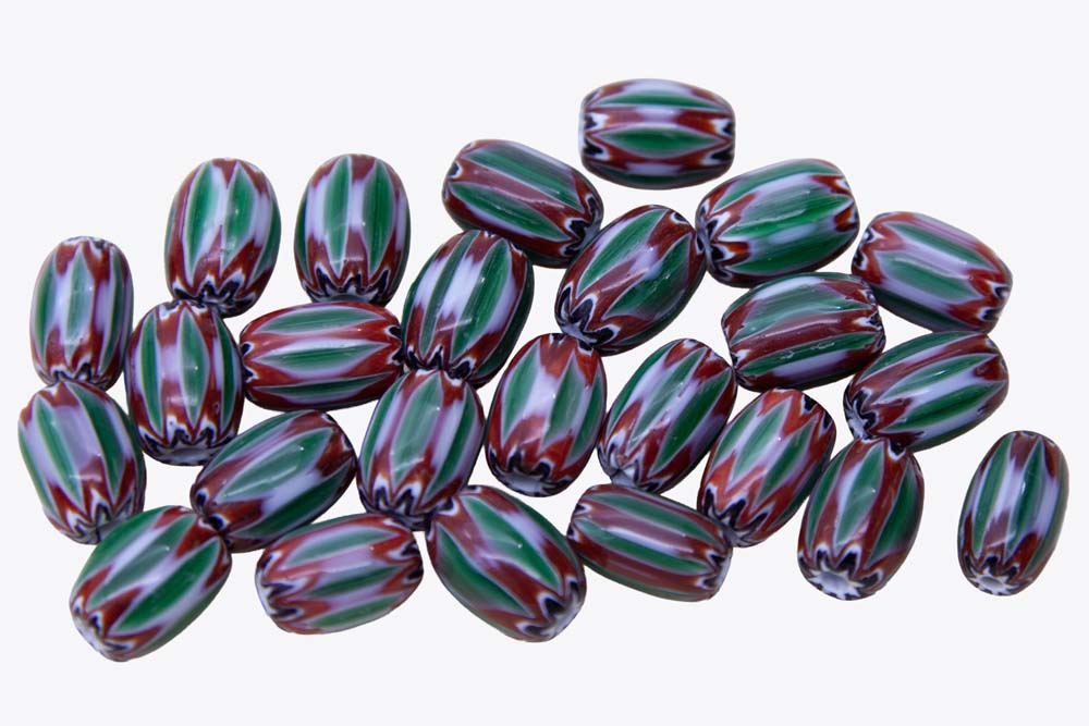 IN354-G: Classic Chevron Red White and Green 12-14mm - 25 Pieces