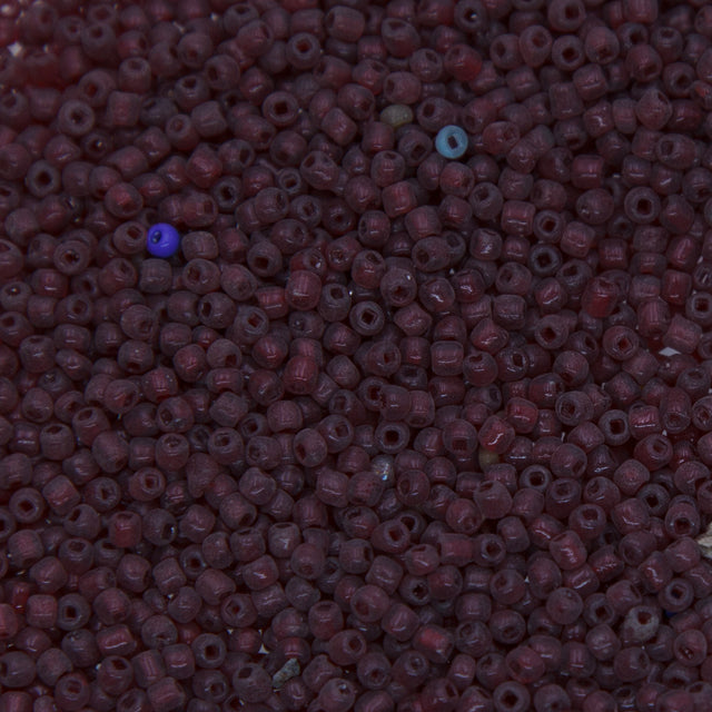 SV100-77: VIN VEN SB TRNS Dark Red 11/0 - 250GM