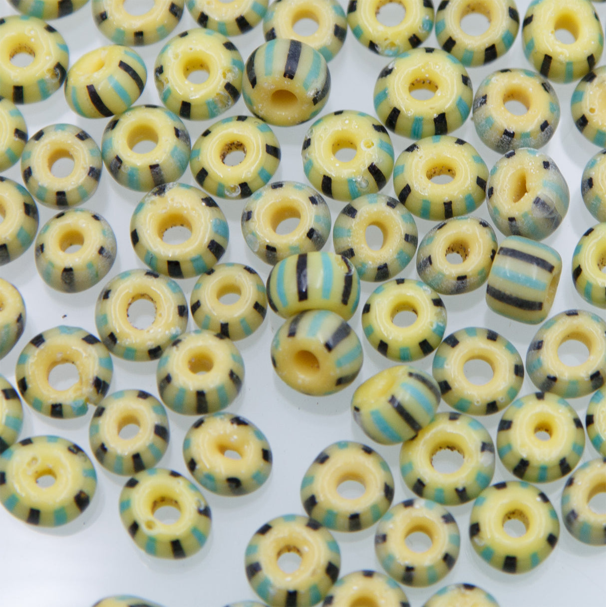 SV999-7: Greasy Yellow with Black and Turquoise Stripe 50 Gram Bag