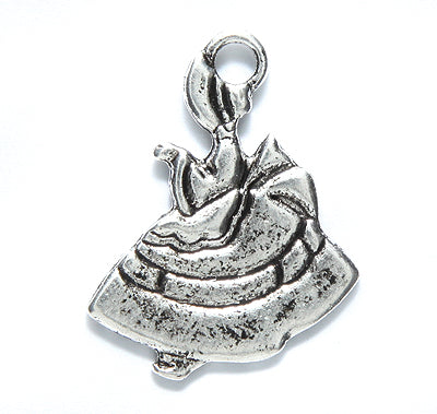 ME5575-S: CHARM Woman In Dress ANT Silver 21x27mm-10PC