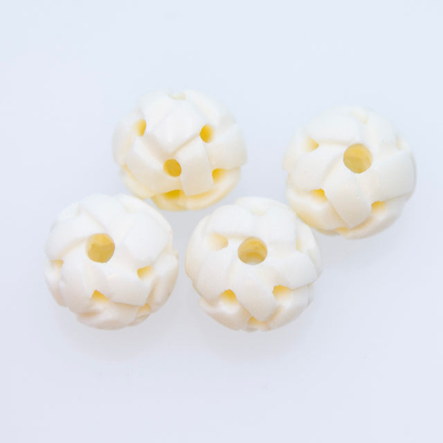 16BN114-WV: India Bone Carved Round White 16mm 4 Pc