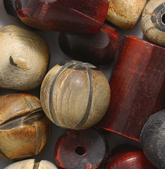 BN126: Horn Assorted Mix Shapes/sizes/color 100 Grams