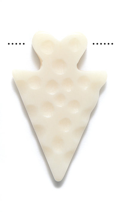 BN375-24: Bone Pendant Dimpled Arrow Head 28x45mm 4 Pieces