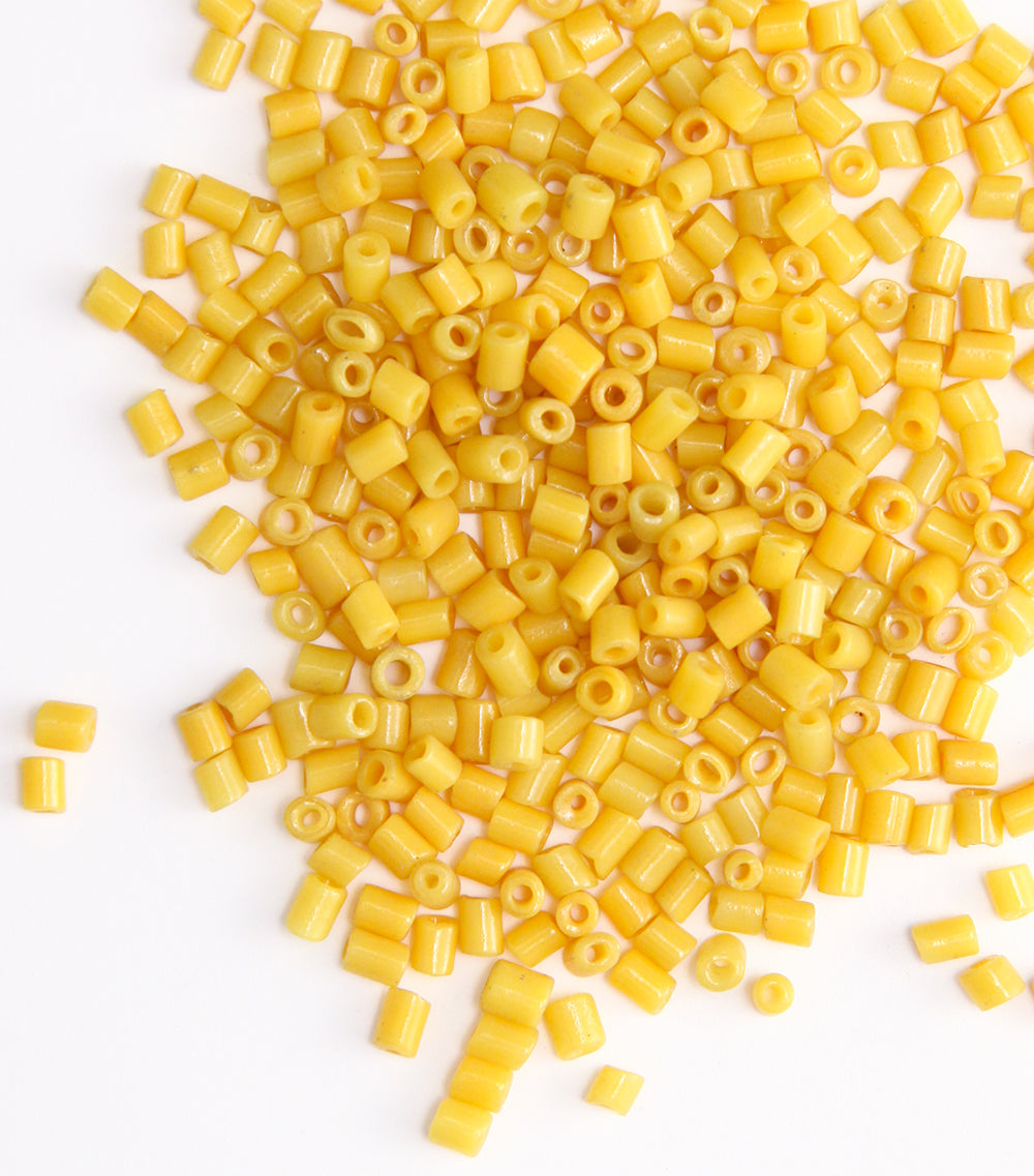 1SV100-27: Vintage Bugle mix Opaque YLLW & Greasy Opal YLLW