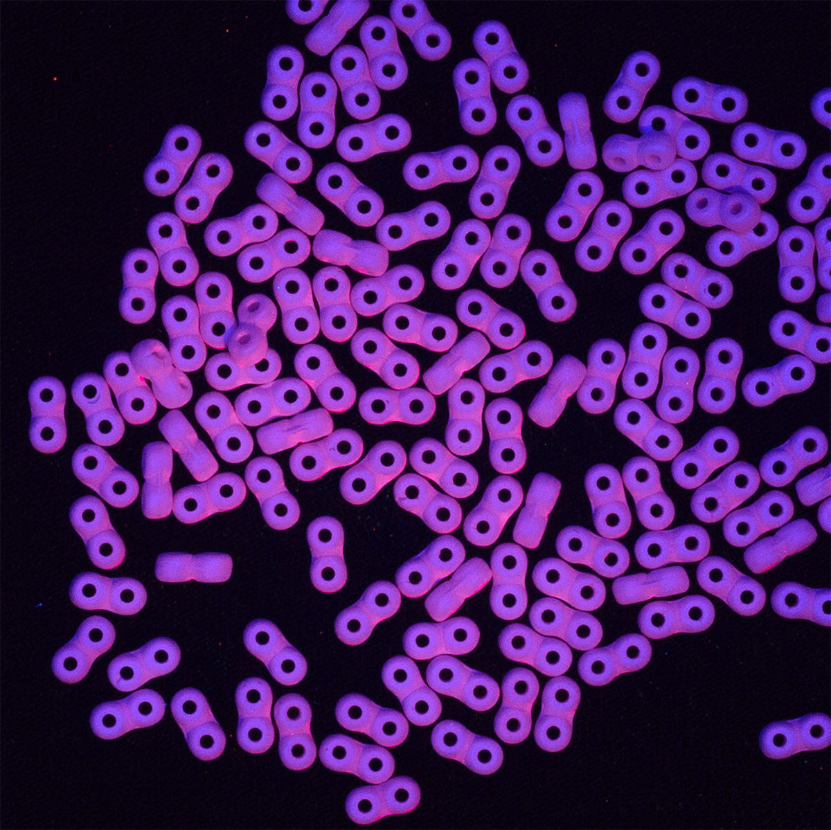 25TQ695-M: Czech Infinity Lilac Silk Matte Prl 2x5mm - 1200 Pieces