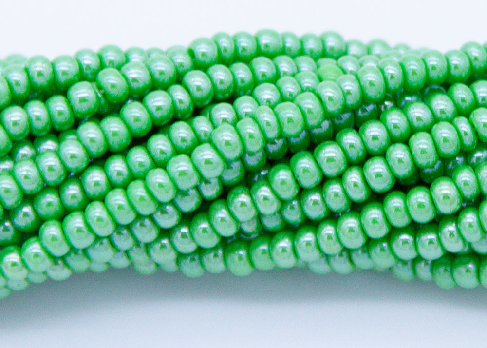 10SB383R: CZ Seed Bead Sfinx Green 10/0 Color#58230-1HK