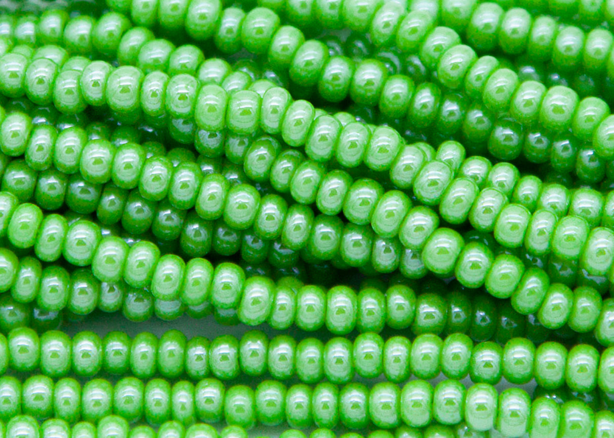 10SB380: CZ Seed Bead Sfinx Pale Green 10/0 5HK
