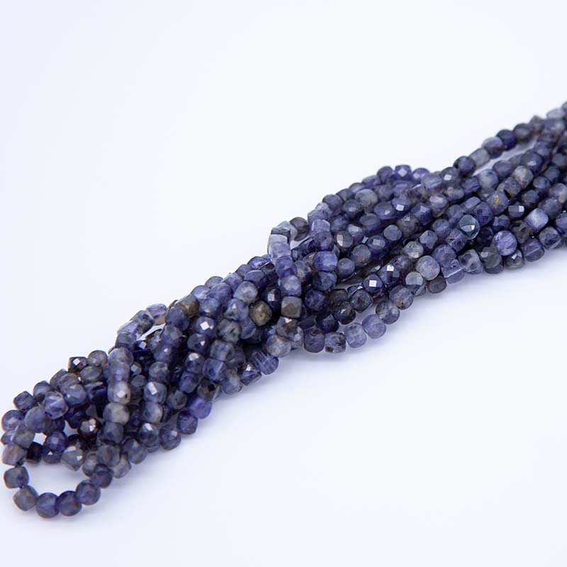 52ST486-WF: Iolite FC Cube 4mm