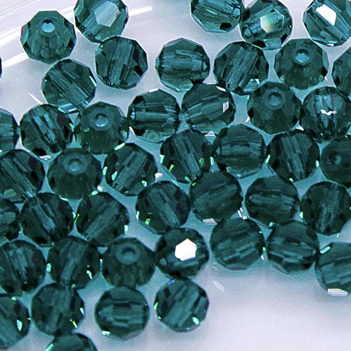 4CC286: Preciosa Crystal Round Emerald 4mm-72PC
