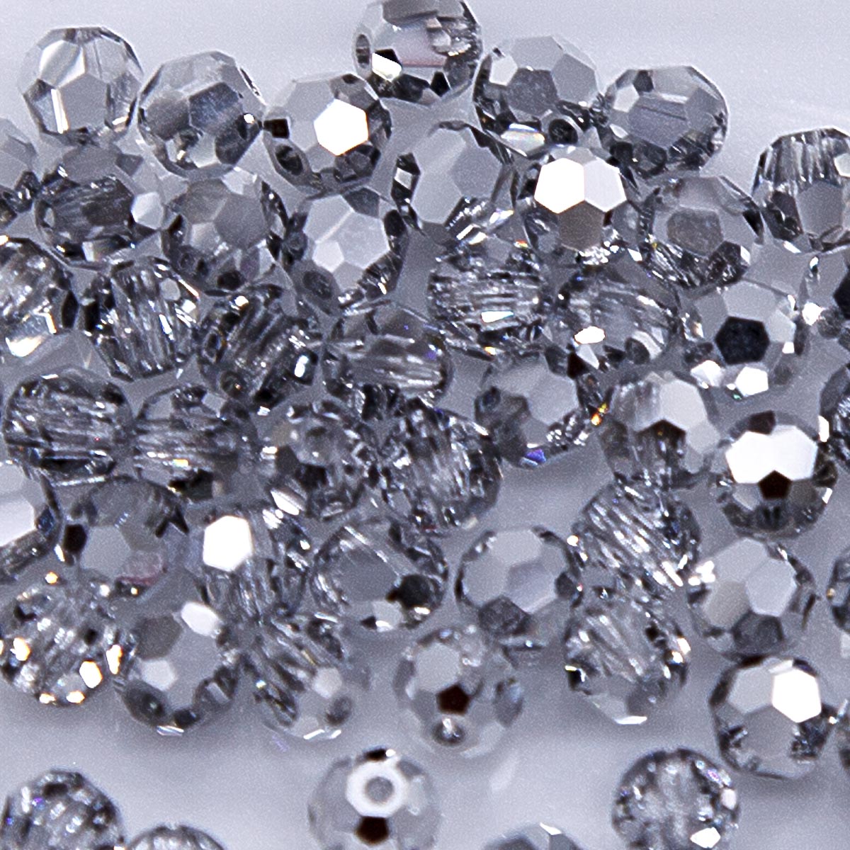 4CC812-HC: Preciosa Crystal Labrador 1/2 4mm-72PC