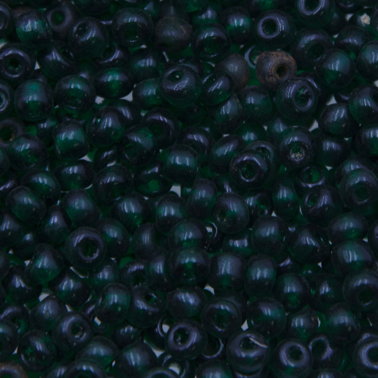 4SV100-18: Vintage Venetian Seed Bead Tr Very Dark Green 4/0