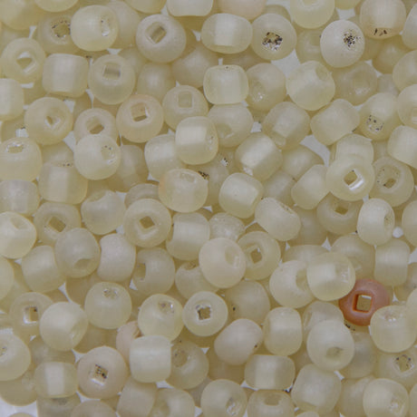 4SV100-19: Vintage Venetian Seed Bead Sq-H Tr Frostd Lt Yelllow 4/0