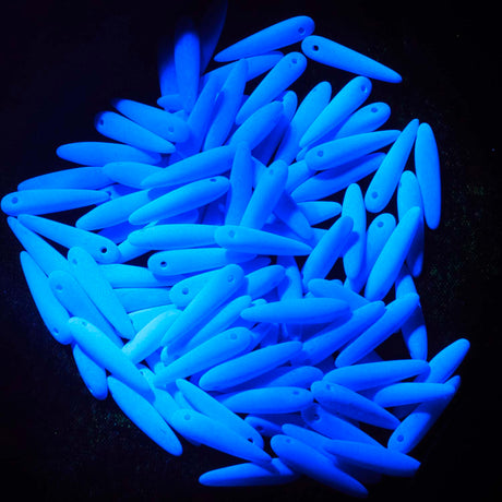 91DP664-M: Preciosa Ornela White Alabaster Cornflower Silk Matt 5x16mm Thorn Beads