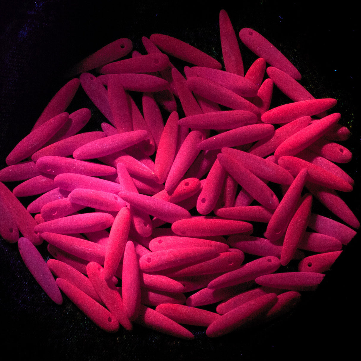 91DP696-AM: Preciosa Ornela 5x16mm White Alabaster Sugar Pink Matt Thorn Beads