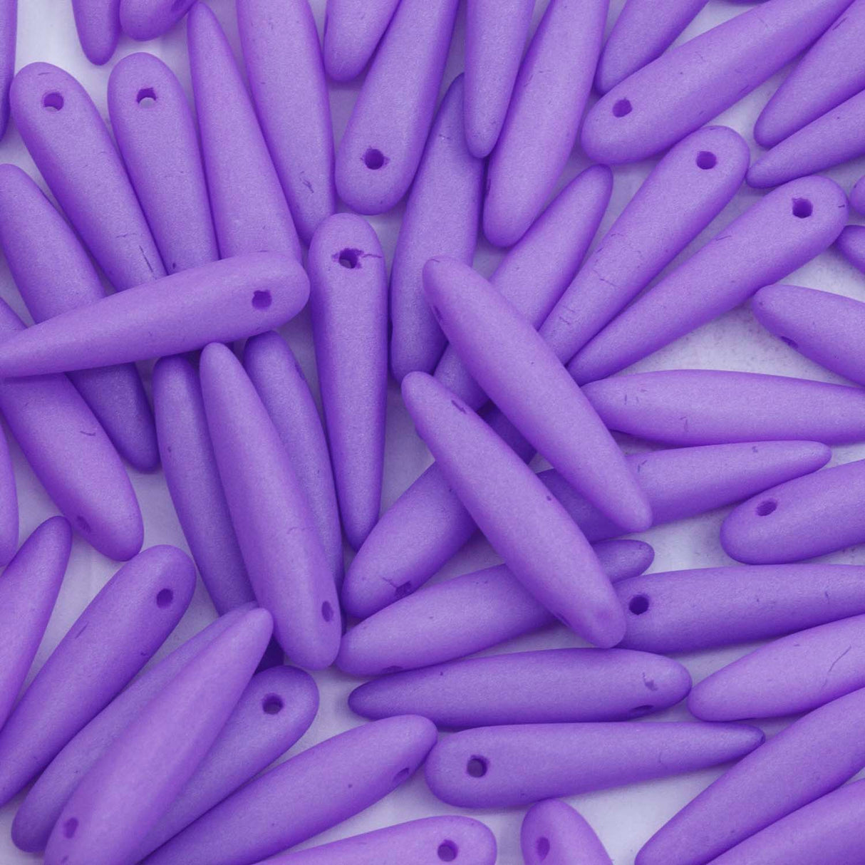 91DP697-M: Preciosa Ornela White Alabaster Violet Silk Matt 5x16mm Thorn Beads