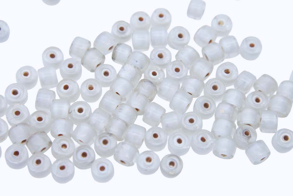 9IC732: Crow White Lined Crystal 9mm - 100 Grams