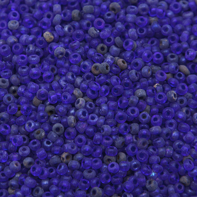 9SV100-38: Vintage Venetian Seed Bead Tr Medium Dark Cobalt 9/0