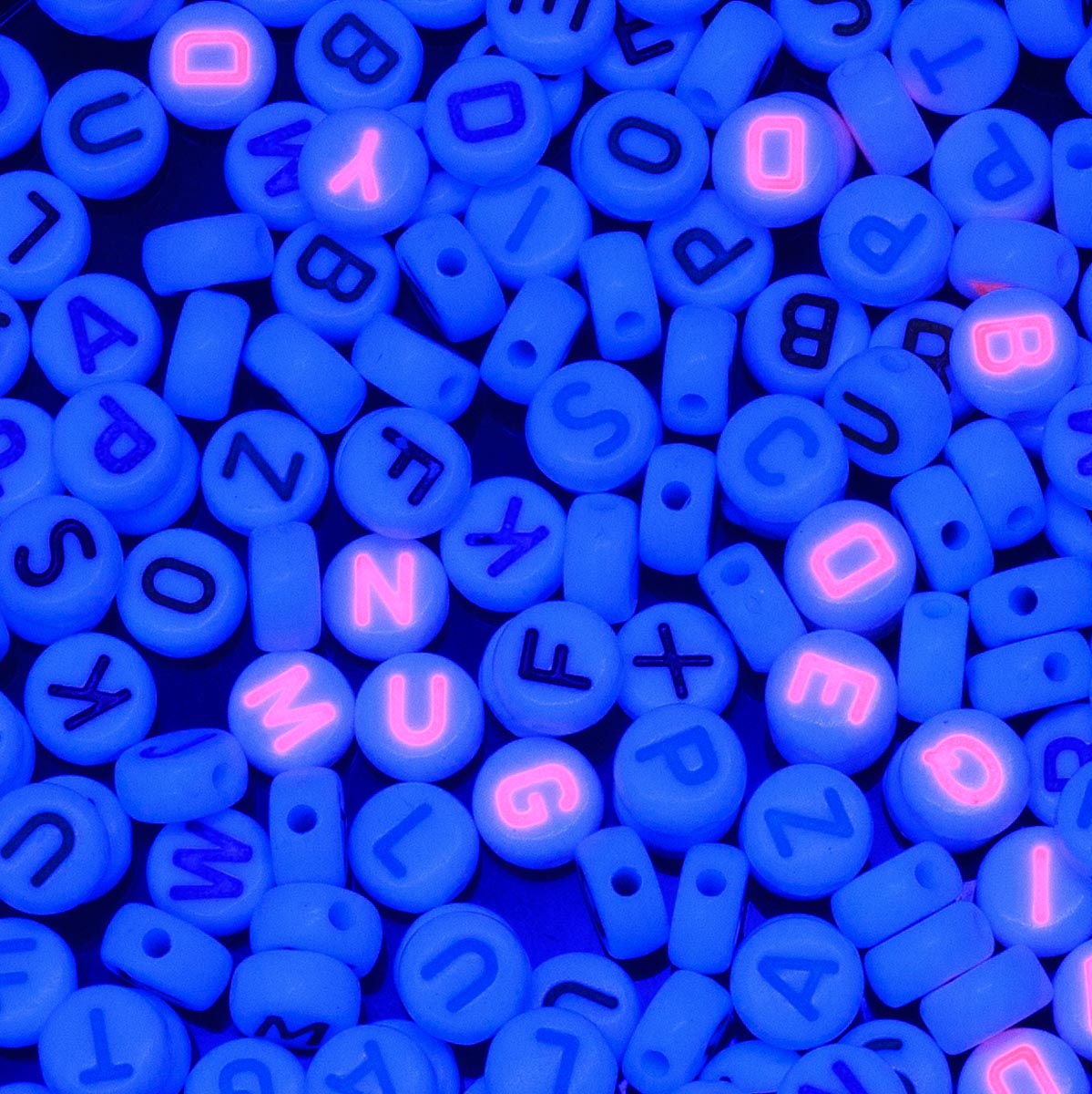 PL200-12: Acrylic Alphabet White/Multi Disc 4x7mm 200Pcs