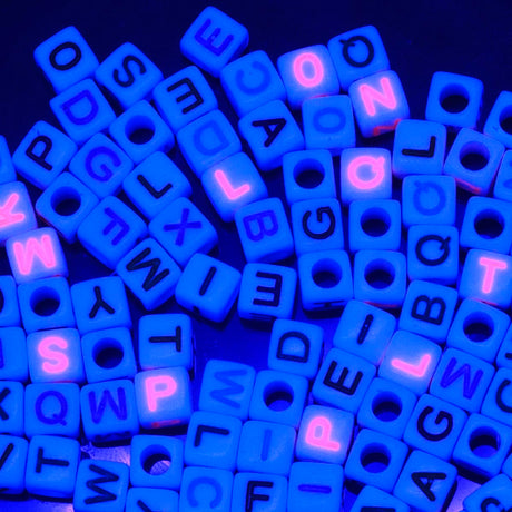 PL200-5: Acrylic Alphabet White/Multi 6x6mm 4mm Hole 100PPK