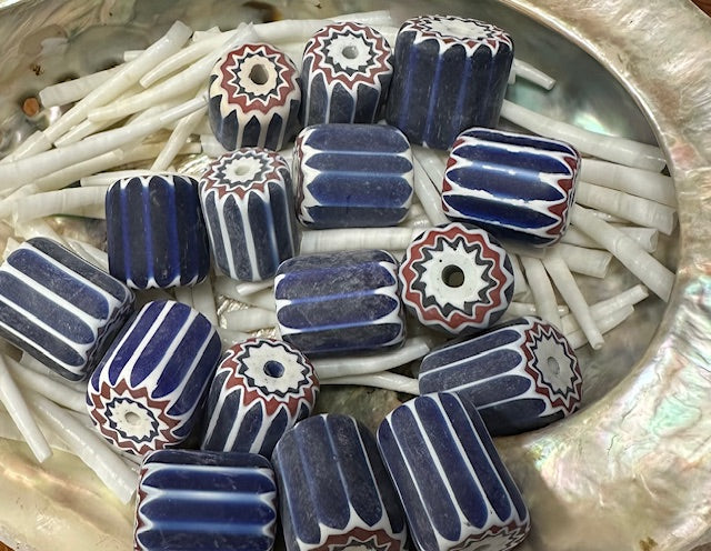SV521: Assorted Vintage Venetian Chevron Cane Bead 22-28mm 1pc